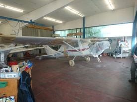 Reparatur eines Sportflugzeugs