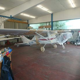 Reparatur eines Sportflugzeugs