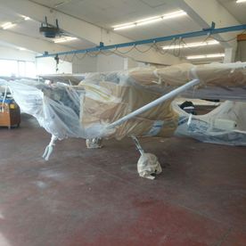Reparatur eines Sportflugzeugs