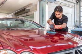 Reparatur an Motorhaube